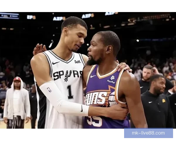 前马刺高管曝魔术欲以班凯罗或小瓦格纳报价字母哥 前马刺高管曝魔术欲以班凯罗或小瓦格纳报价字母哥