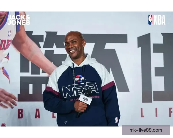 艾维情绪失控言行激烈引争议令人联想到马布里与凯-琼斯 艾维情绪失控言行激烈引争议令人联想到马布里与凯-琼斯